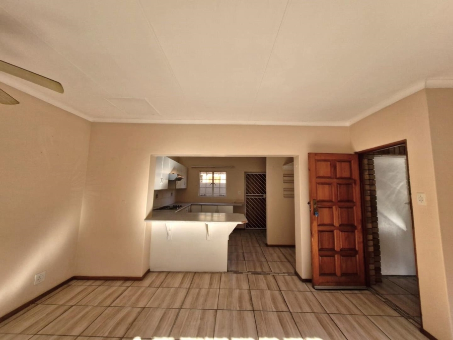 To Let 2 Bedroom Property for Rent in Meerhof North West
